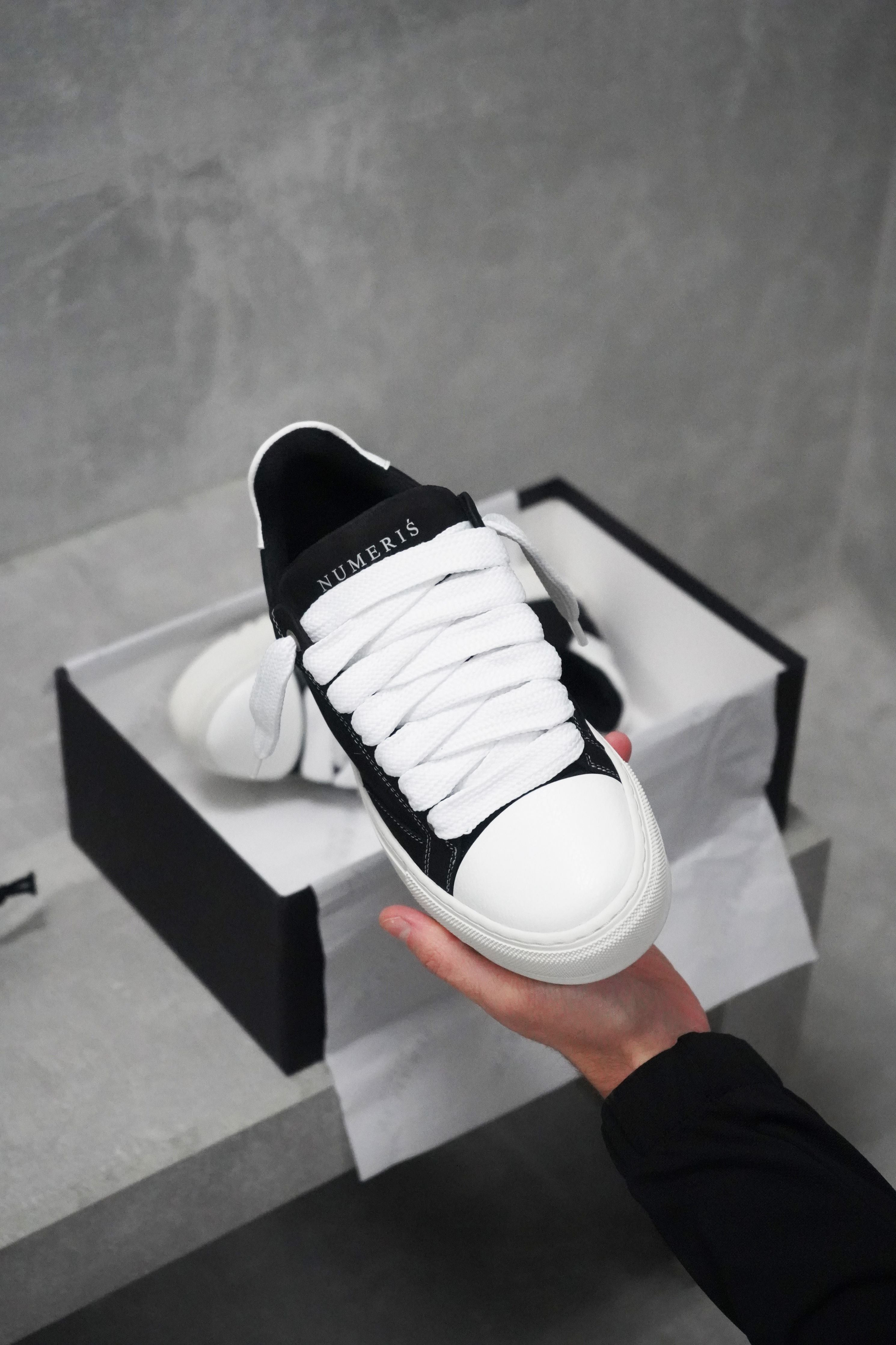 Atelier - Acrylic Black