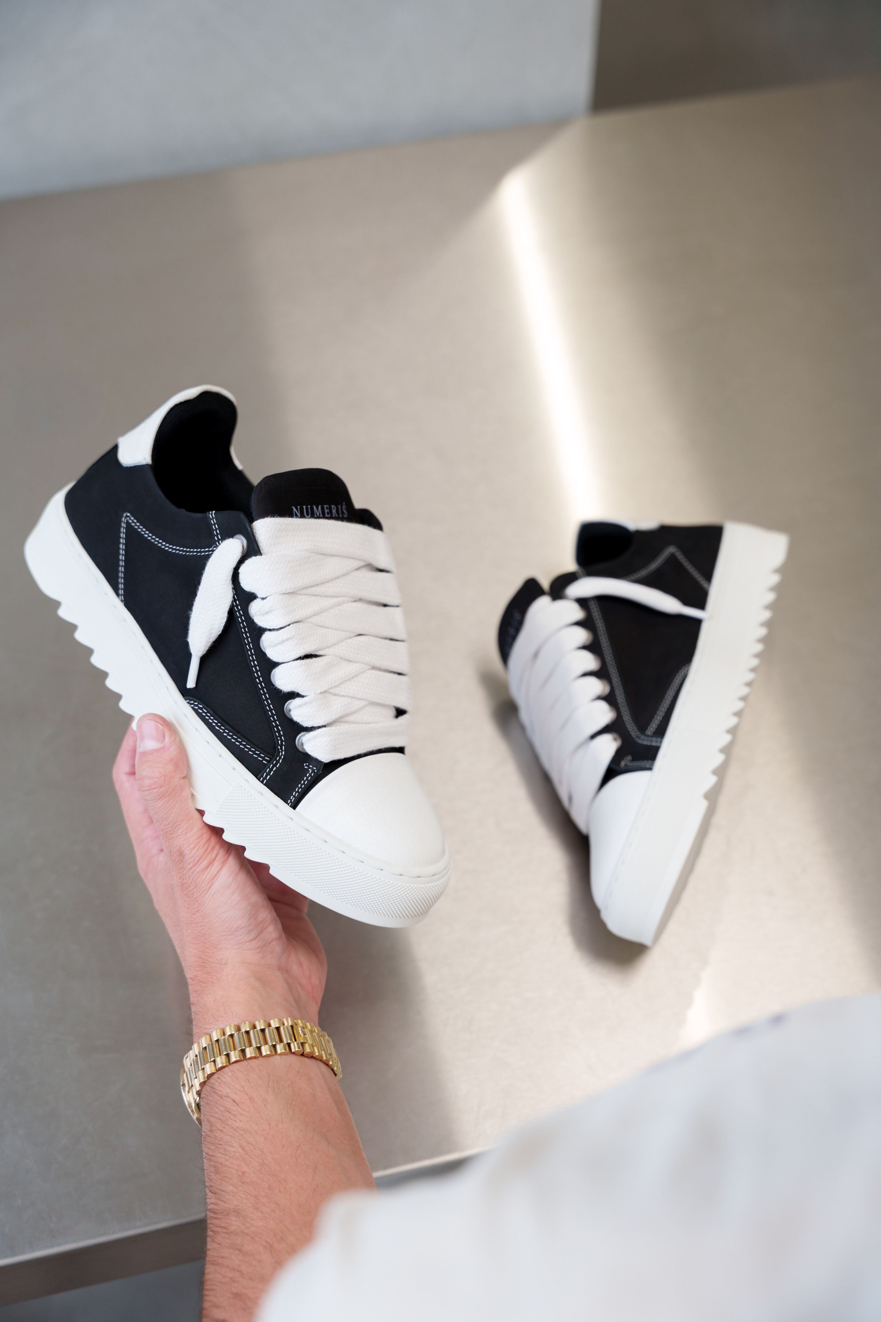 Atelier - Acrylic Black